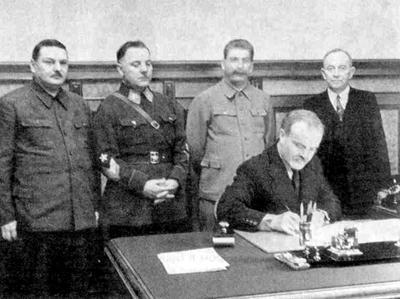 La firma del Patto Molotov-Ribbentrop