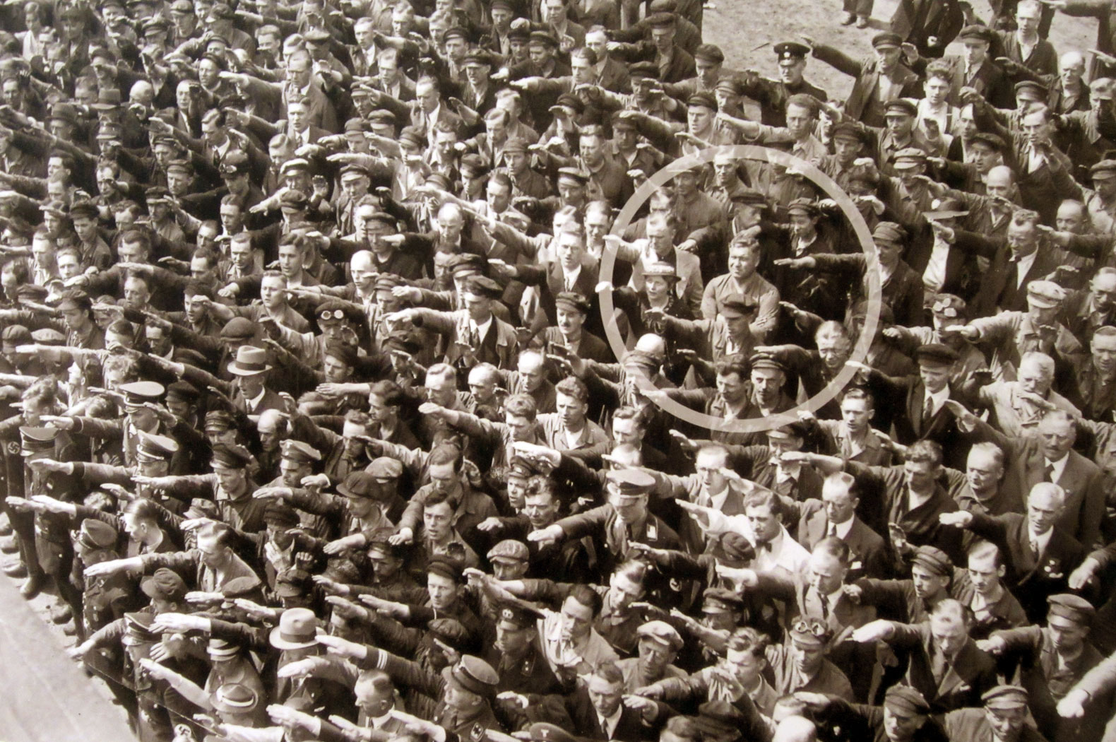 Foto famosa August Landmesser - photo famous picture