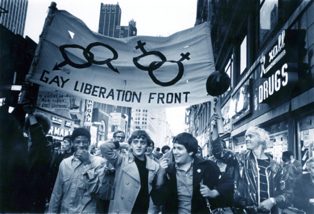 Manifestazione gay dopo i Moti di Stonewall Manifestazione gay dopo i Moti di Stonewall
