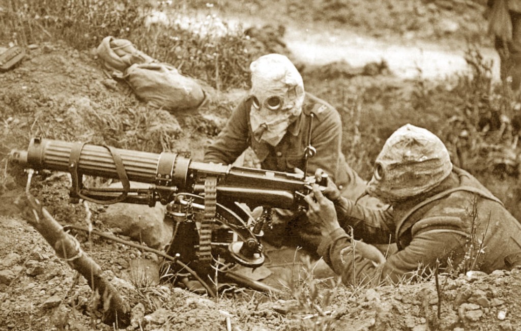 Prima Guerra Mondiale, soldati usano una mitragliatrice Prima Guerra Mondiale, soldati usano una mitragliatrice