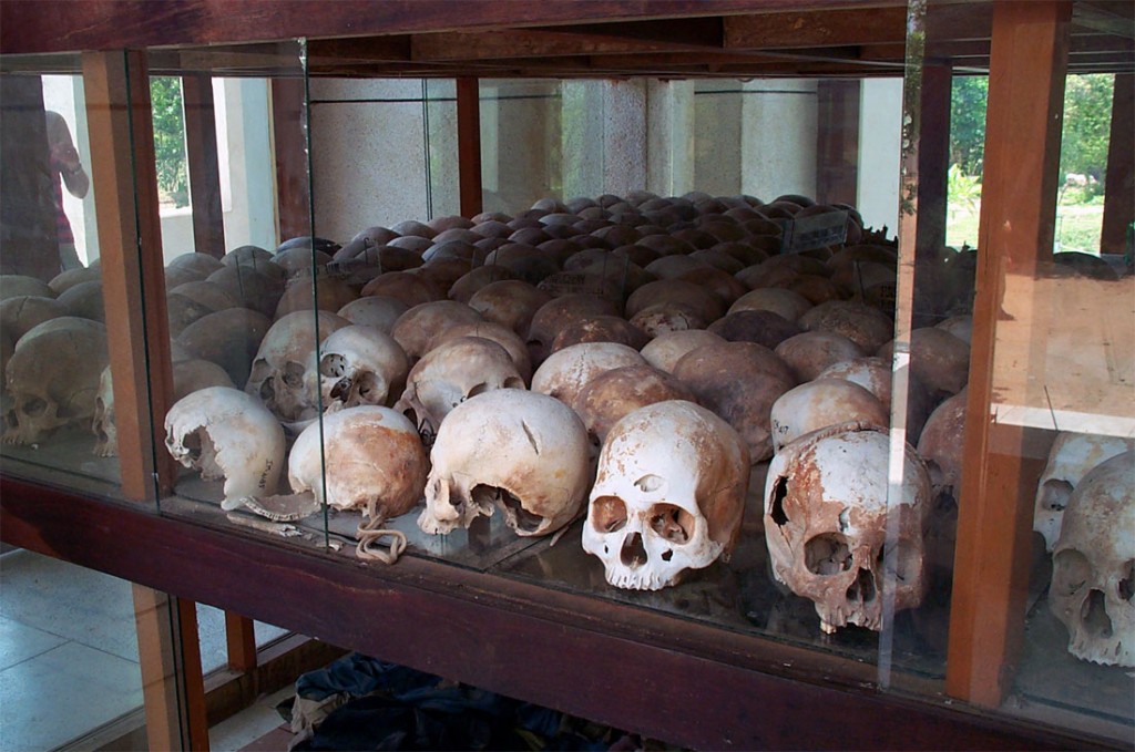 Vittime dei Khmer Rossi - Teschi esposti in un museo della memoria Vittime dei Khmer Rossi - Teschi esposti in un museo della memoria