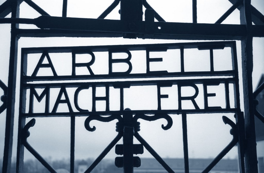 Auschwitz: "il lavoro rende liberi" (arbeit macht frei) Auschwitz: "il lavoro rende liberi" (arbeit macht frei)