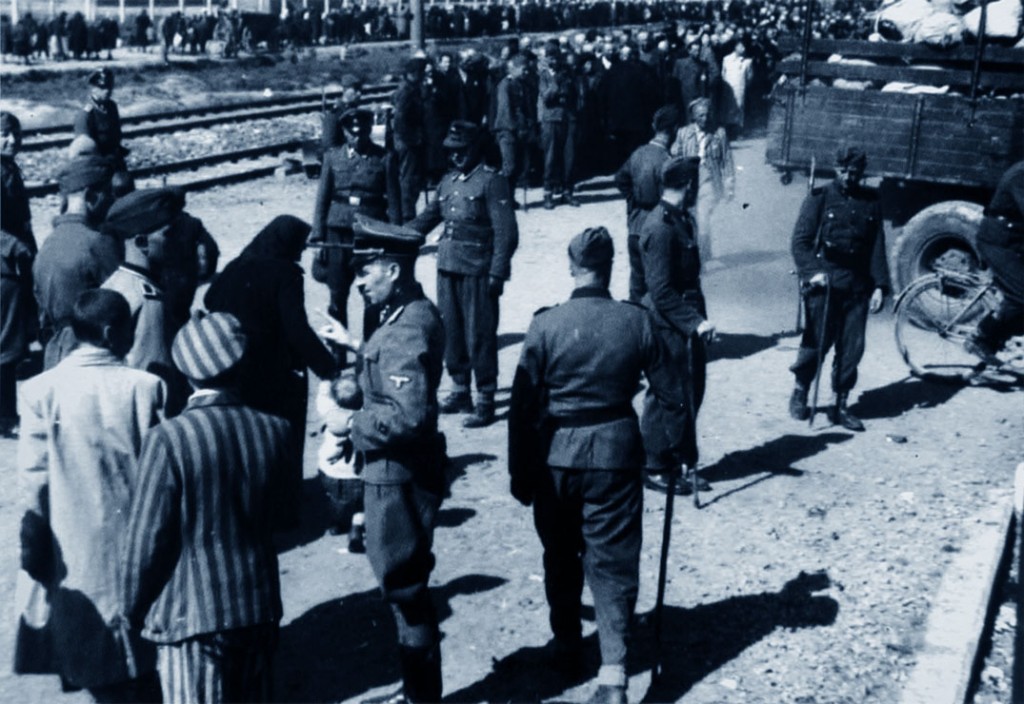 Auschwitz, detenuti e militari tedeschi