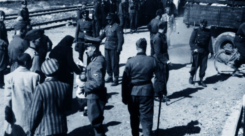 Auschwitz, detenuti e militari tedeschi