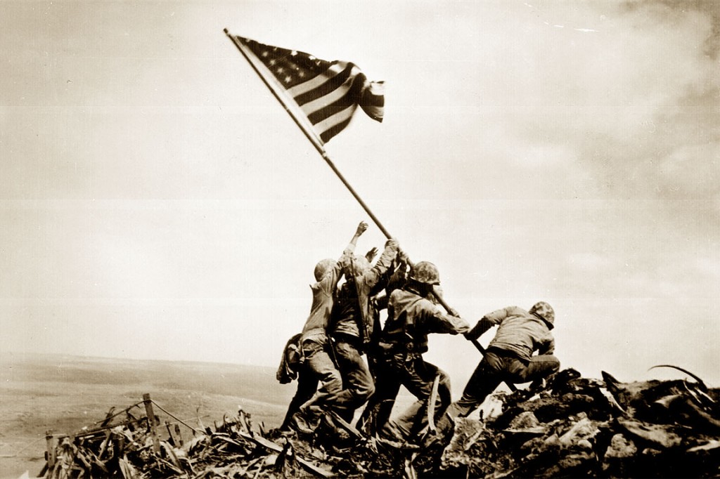 Raising the flag on Iwo Jima, foto di Joe Rosenthal