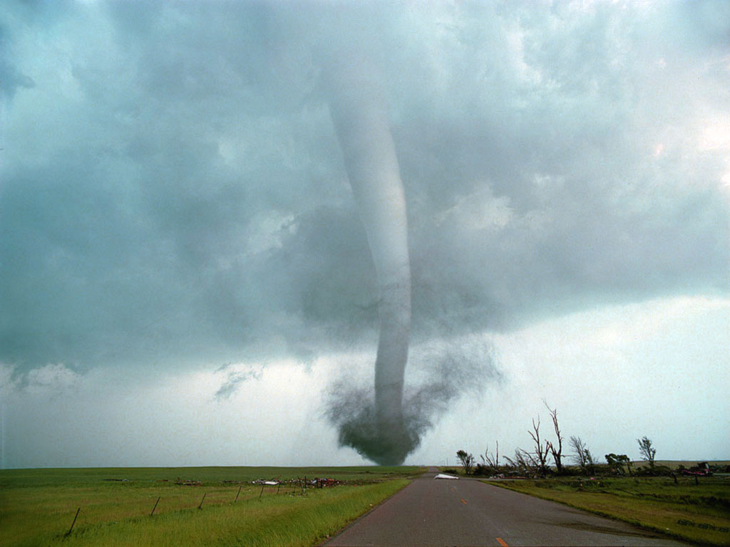 Tornado: foto di una tromba d'aria