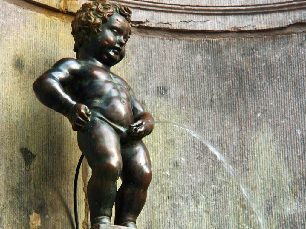 Manneken Pis, celebre statua in bronzo simbolo di Bruxelles