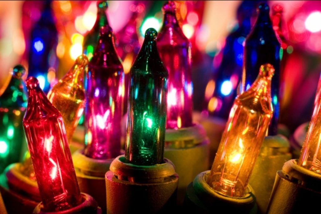 Le Prime Luci Di Natale Di Che Colore Erano Chi ha inventato le luci di Natale?