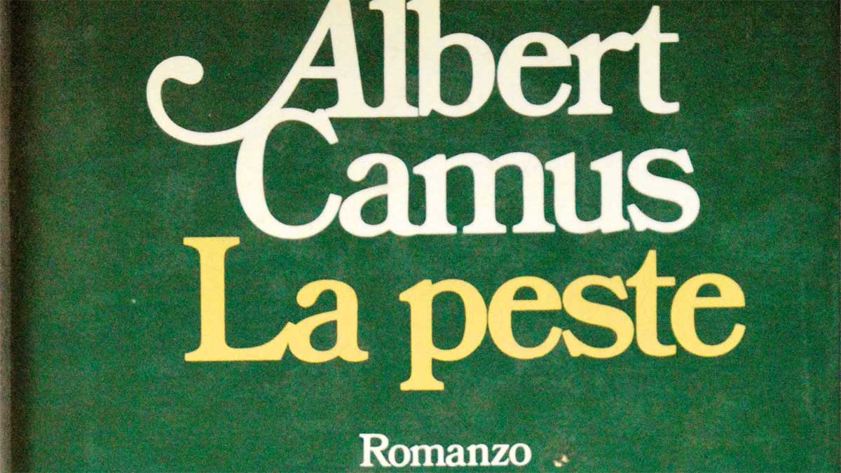 La peste: una copertina verde del libro