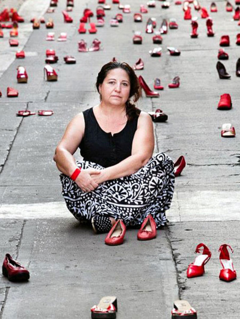Elina Chauvet, ideatrice del simbolo delle scarpe rosse