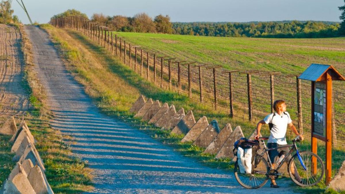 Iron Curtain - Trail bike