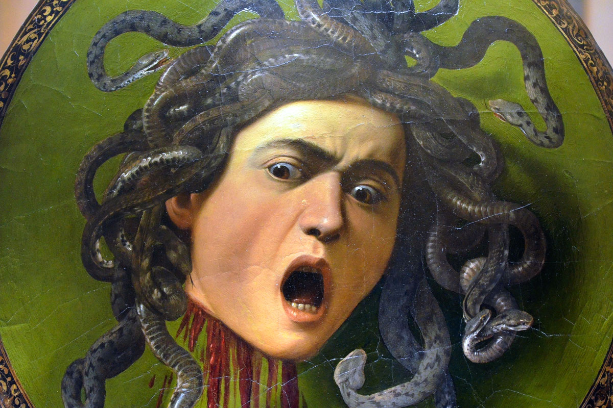 Medusa di Caravaggio dipinta su uno scudo