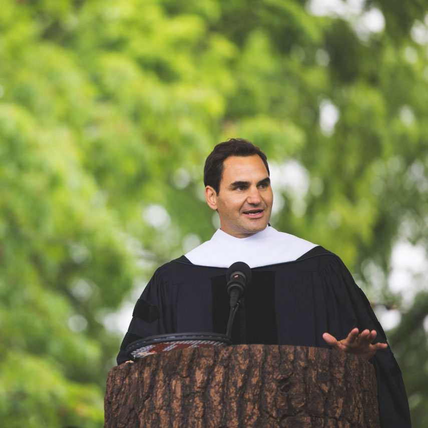 Roger Federer con la toga da laureato